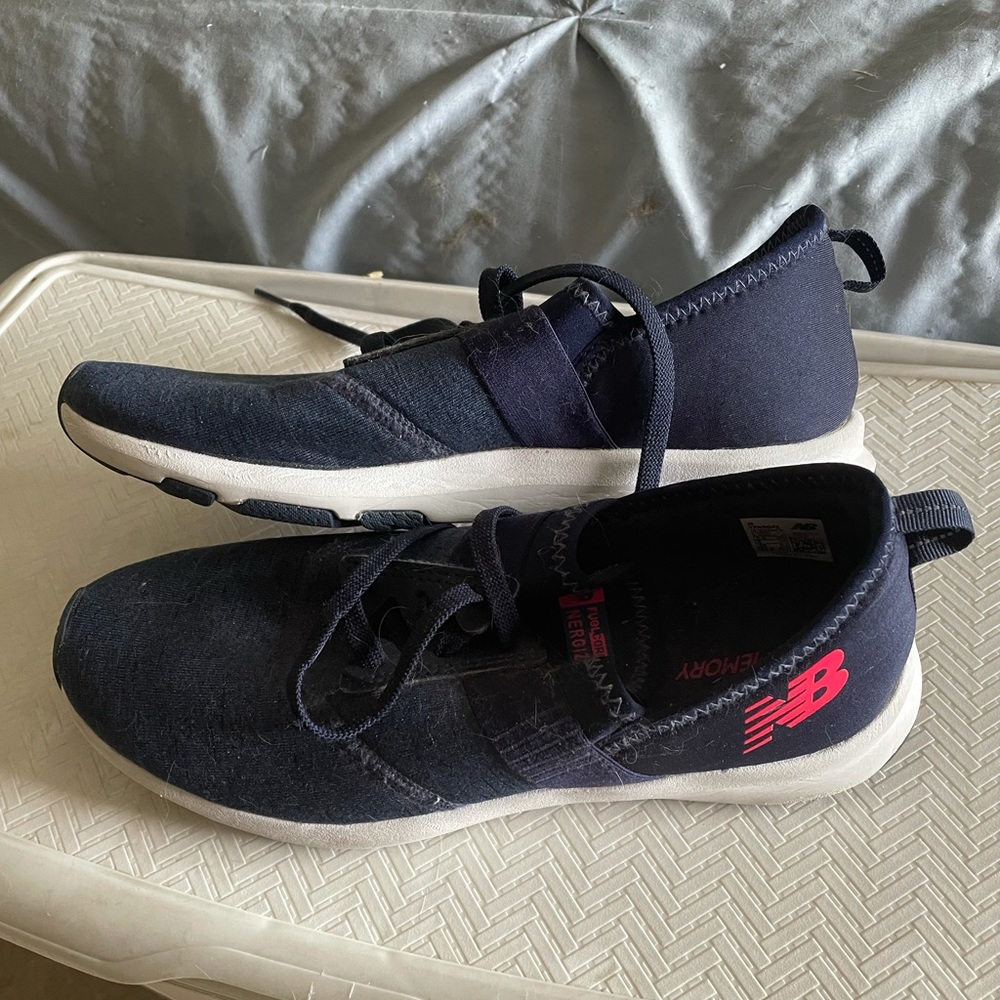New Balance sneakers girls 5.5 women’s 7.5